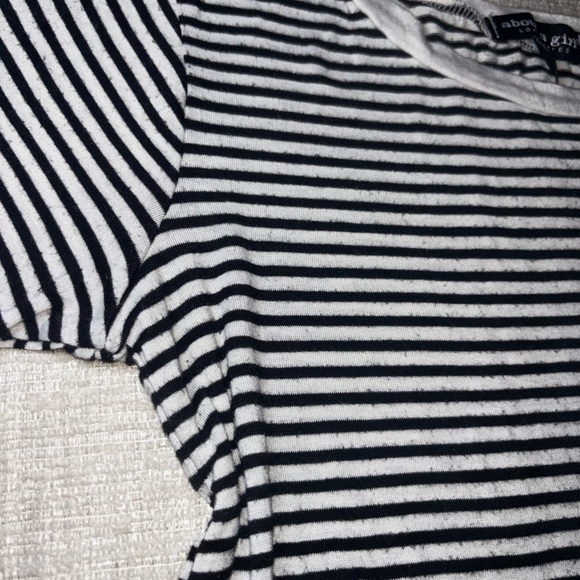 About A Girl Los Angeles Black White Stripe Floral Lave Hem Top XS Made in USA - Picture 7 of 7